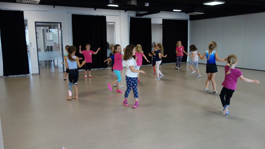 Kinder beim Tanzen